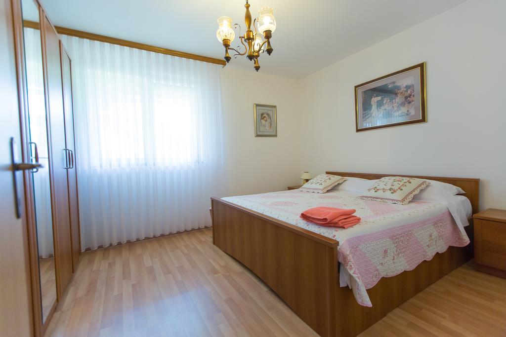 Apartments Mise Ogulin Exterior photo