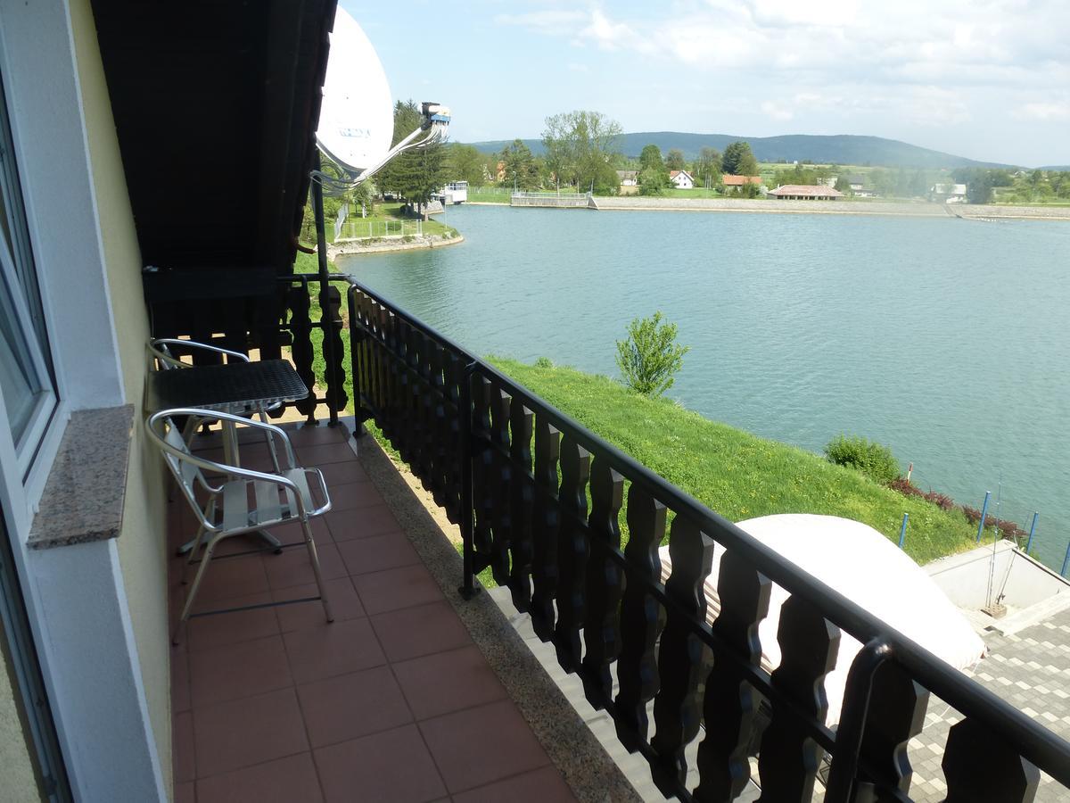 Apartments Mise Ogulin Exterior photo